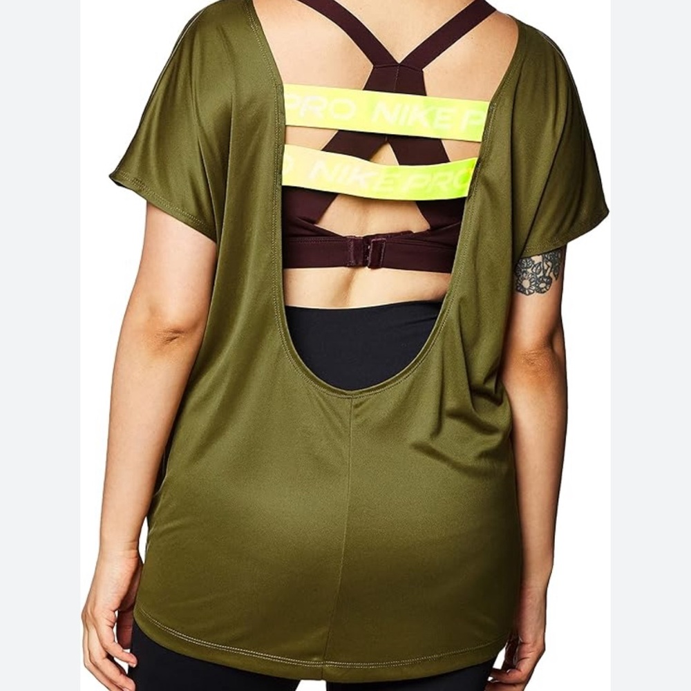 Nike women’s top